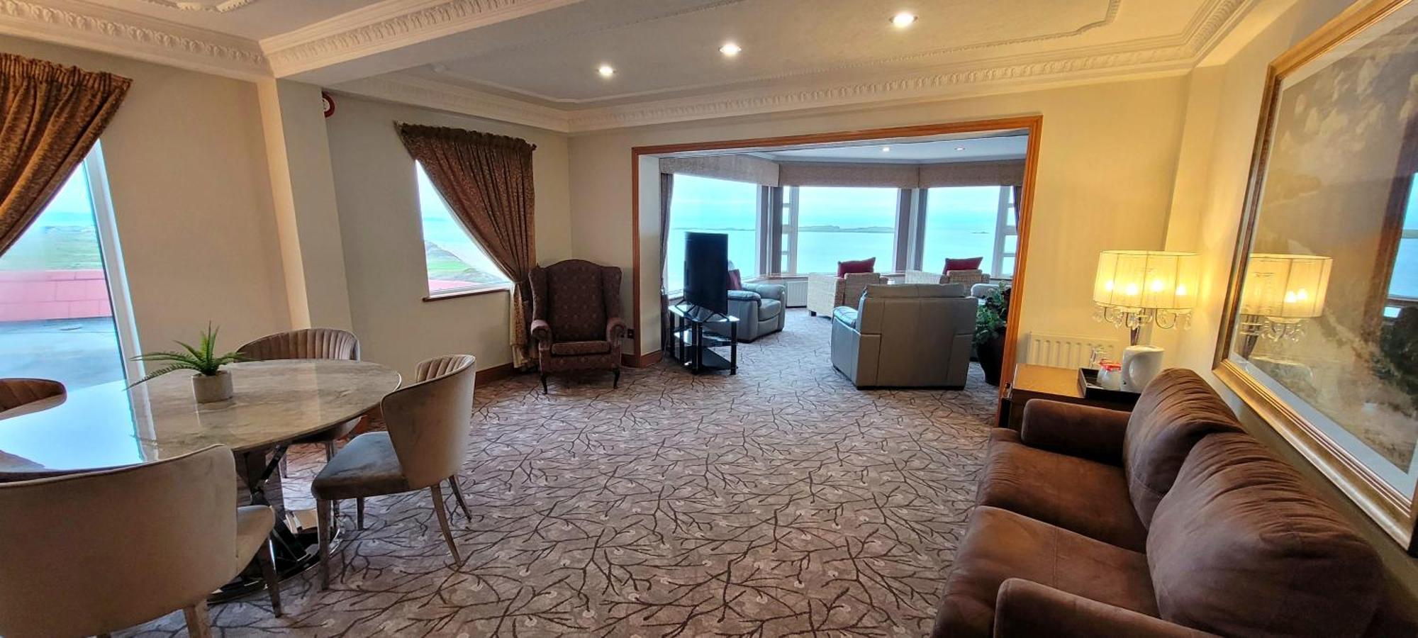פורטראש Royal Court Hotel מראה חיצוני תמונה