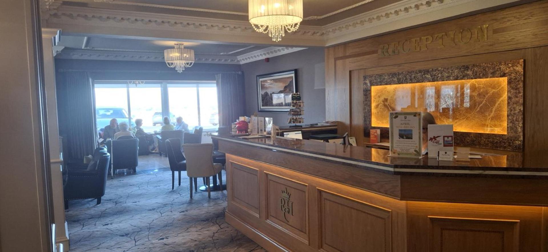 פורטראש Royal Court Hotel מראה חיצוני תמונה