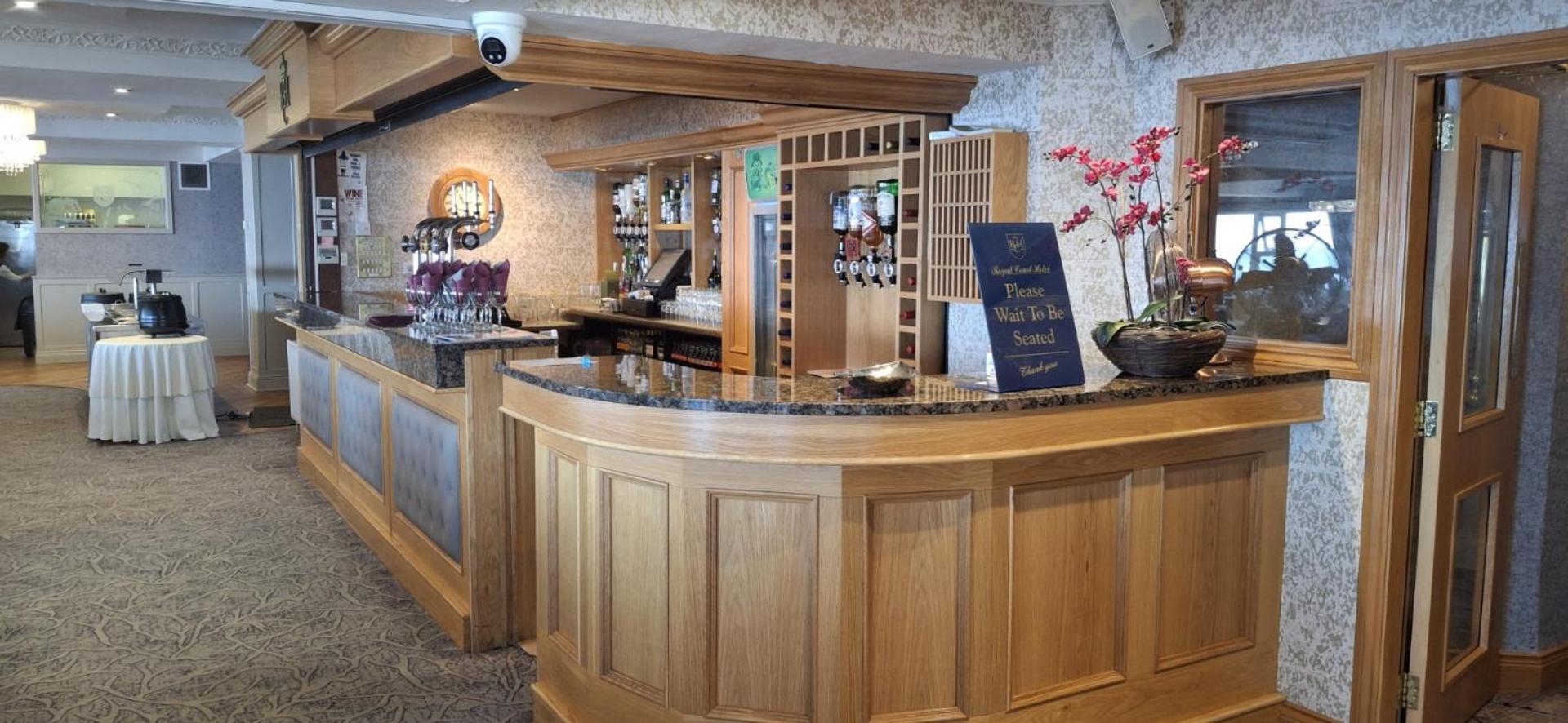 פורטראש Royal Court Hotel מראה חיצוני תמונה